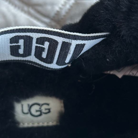 NEW UGG Fur Slipper Slides Women's 6 Black - Picture 6 of 7
